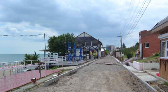 На улице Пляжной продолжаются ремонтные работы