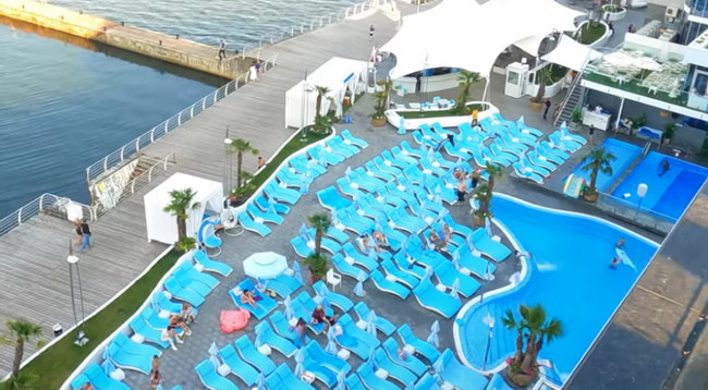 Вода и комфорт: лучшие отели Одессы с бассейном